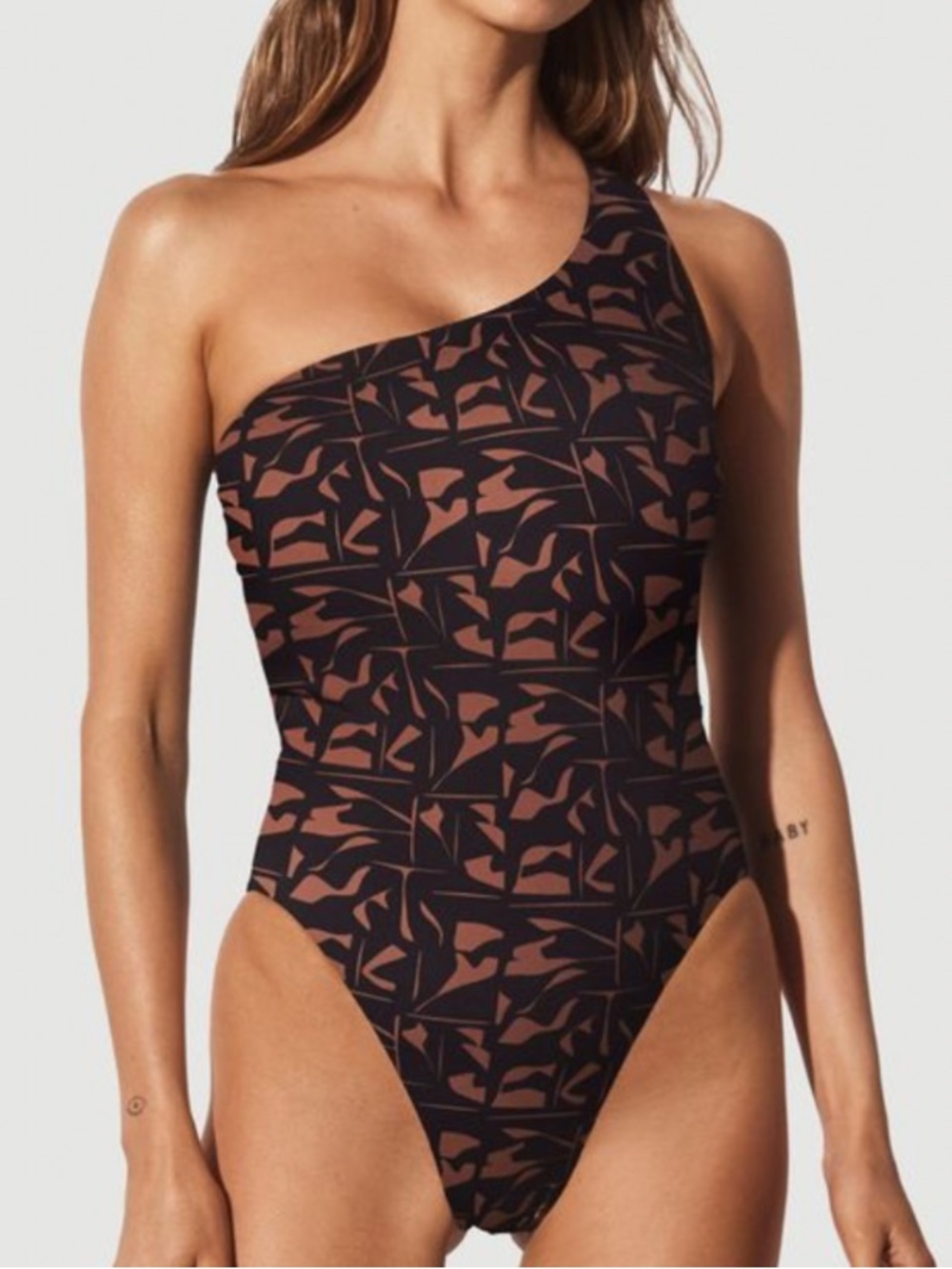 New Form and Fold The Tilt One Shoulder One Piece Swimsuit L'Art Brown 36FF